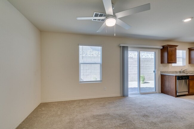 Building Photo - GORGEOUS TOWNHOME*UPGRADED*ALL APPLIANCES*...