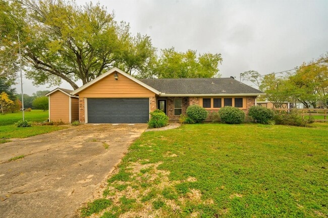 Primary Photo - This charming 3-bedroom, 2-bathroom oasis ...