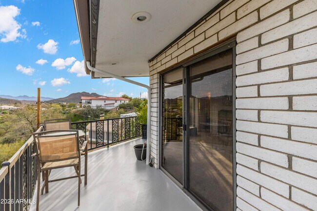 Building Photo - 322 N Cleopatra St