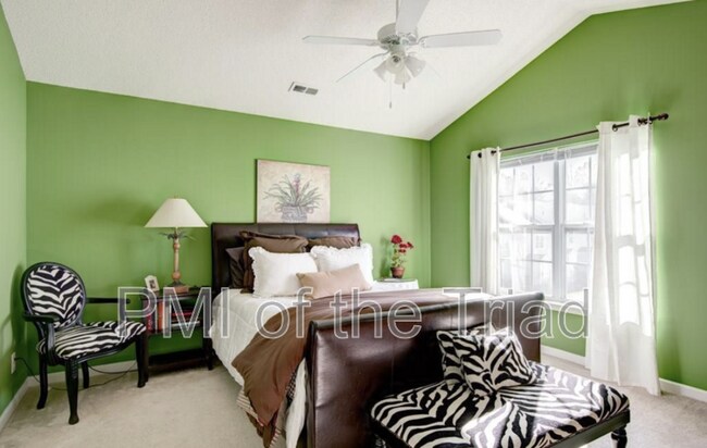 Building Photo - 116 Breezeway Ln