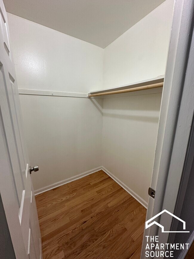 Building Photo - 8504 Waukegan Rd