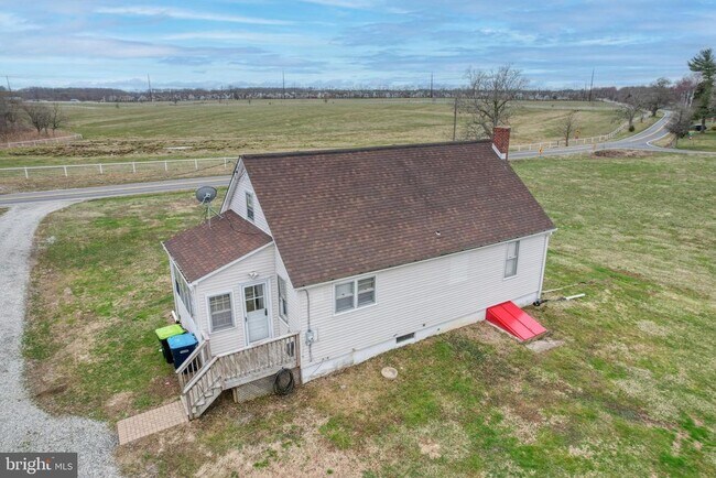 Building Photo - 1111 Bayview Rd