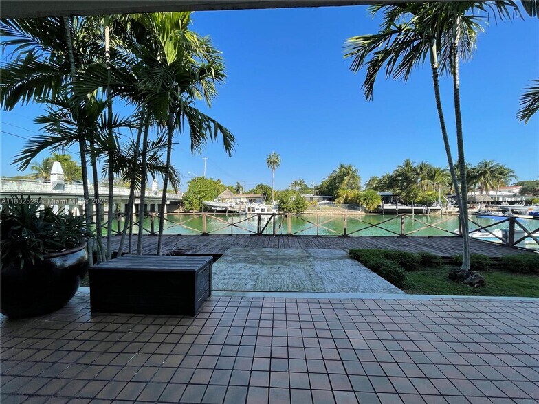 Building Photo - 2133 Calais Dr