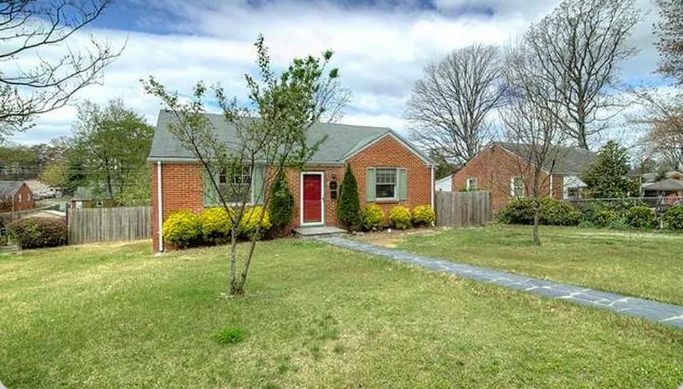 Building Photo - 1614 Westhill Rd