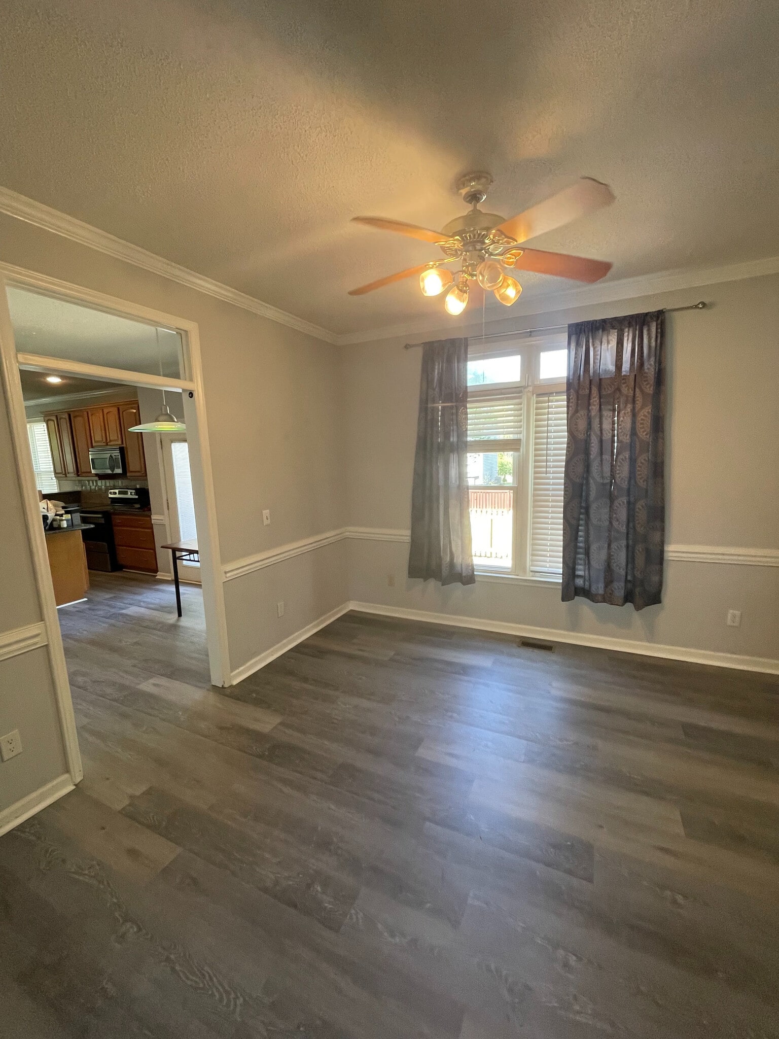 Building Photo - Room in House on Daingerfield Dr
