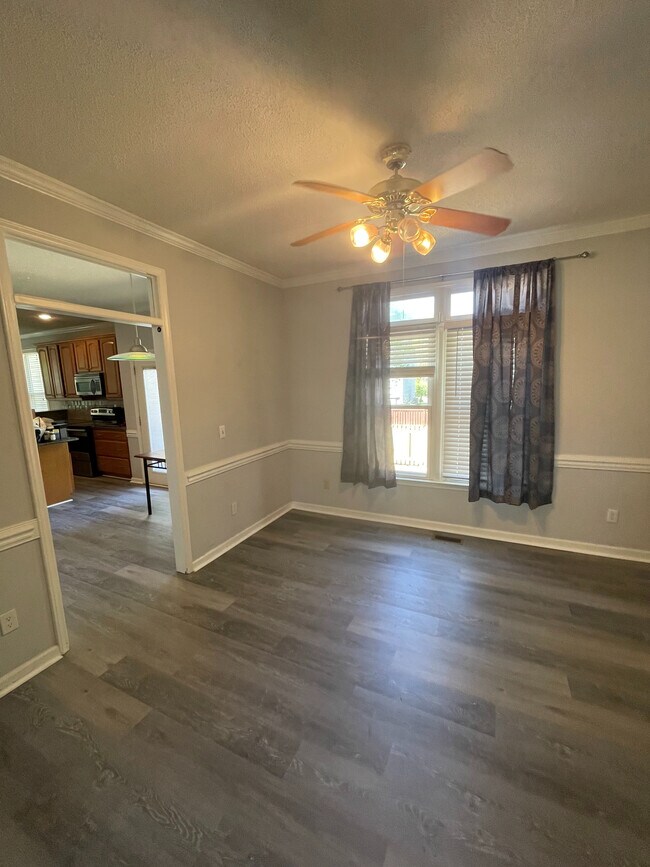 Building Photo - Room in Single Family Home on Daingerfield Dr