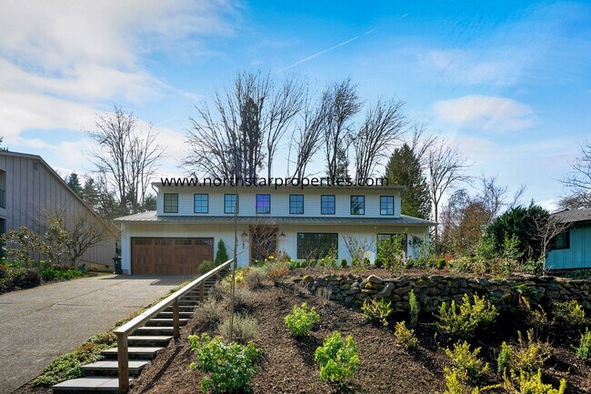 Building Photo - Lake Oswego Beauty Next to Tryon Creek