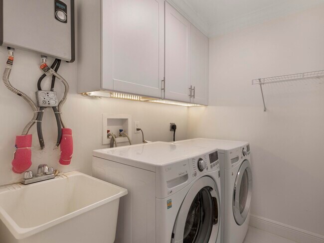 Building Photo - 19508 Hampton Dr