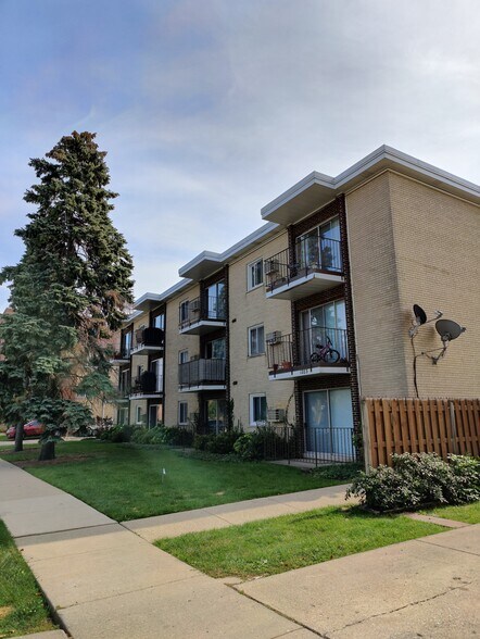 Front of building - 1283 E Washington St