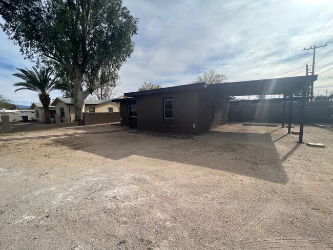 Building Photo - 3702 E Seneca St