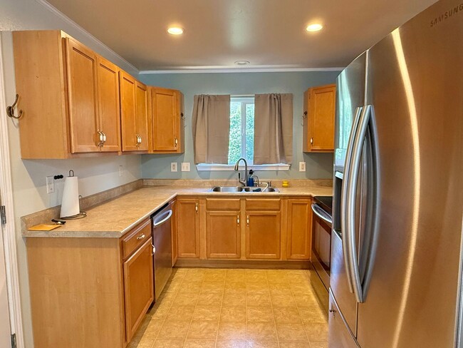 Building Photo - 3 Bedroom / 2 Bathroom Home in Waikapu Gardens!