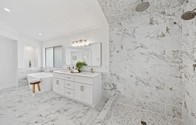 Building Photo - 351 Madrone Pl