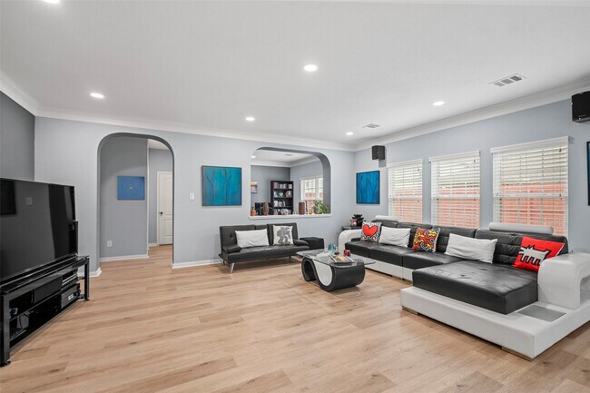 Building Photo - 16711 Canyon Whisper Dr