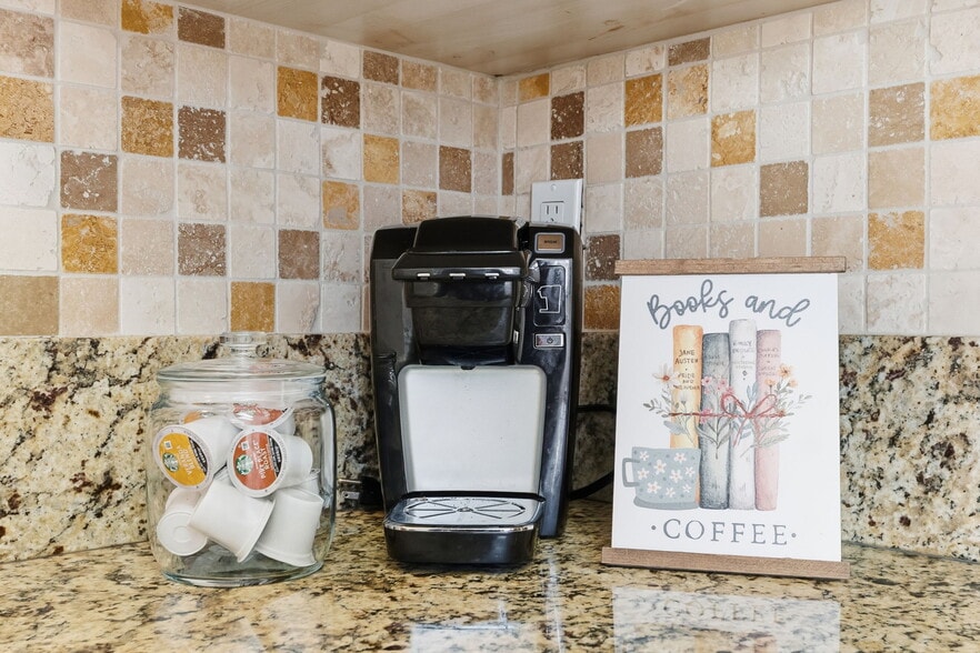 Building Photo - 5057 Les Chateaux Dr