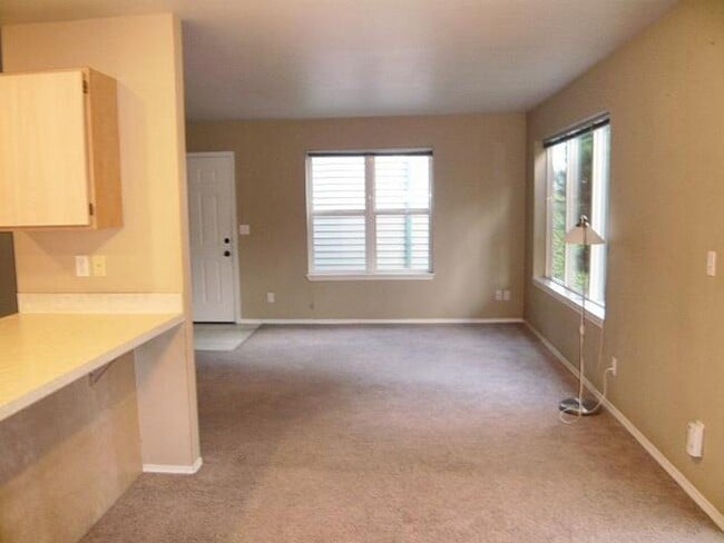 Building Photo - 927-929 Otis St