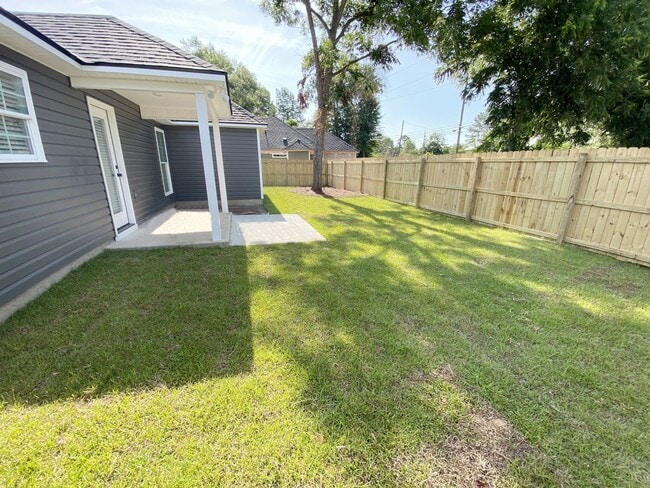 Building Photo - Elegant & Spacious 3BD/2BA Home in Hahira ...