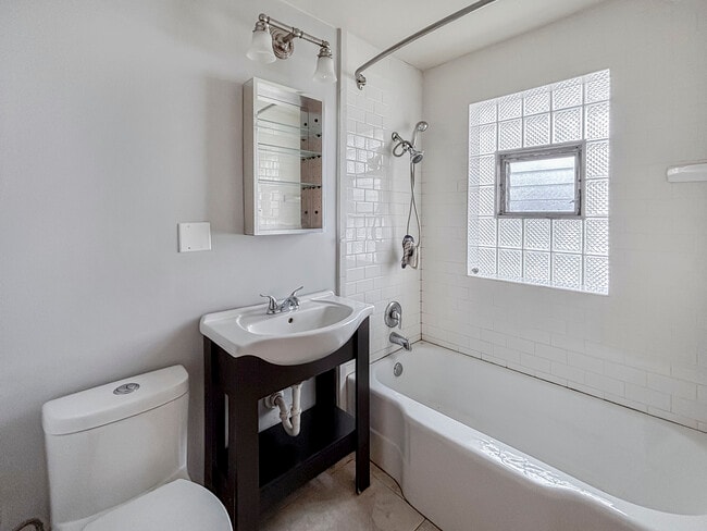 Building Photo - 5156 W 63rd Pl