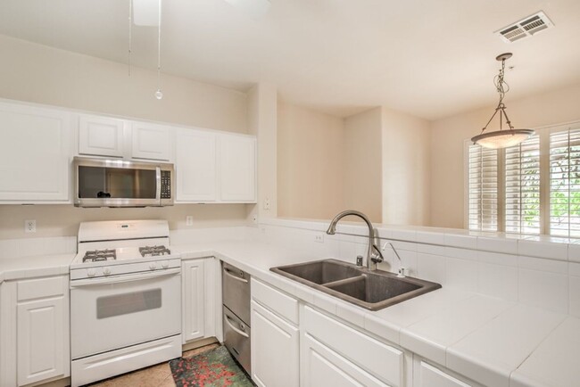 Building Photo - BEAUTIFUL SUMMERLIN CONDO OVERLOOKING THE ...