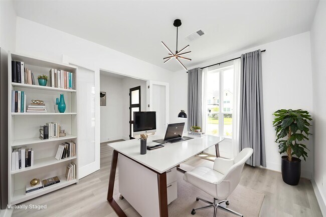 Building Photo - 10235 Forest Lake Dr