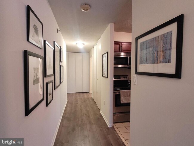 Building Photo - 2020 Walnut St