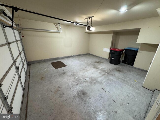 Building Photo - 105 Domino Ct