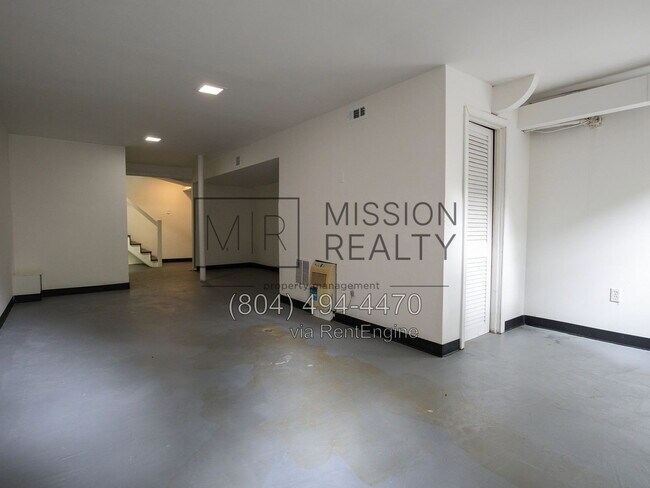 Building Photo - 3916 Lake Hills Rd
