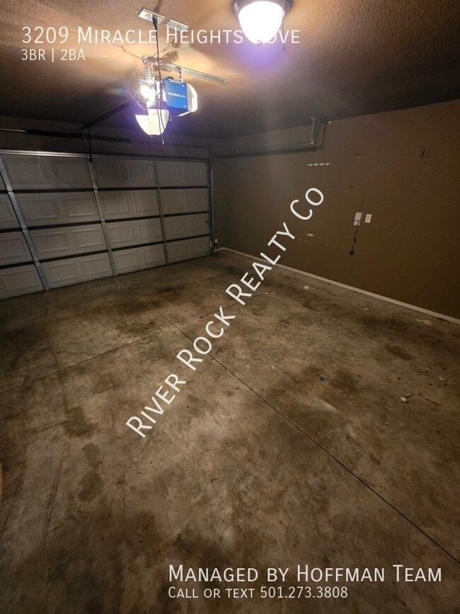 Building Photo - 3209 Miracle Heights Cove