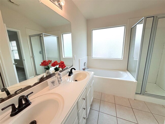 Building Photo - 26430 Richwood Oaks Dr