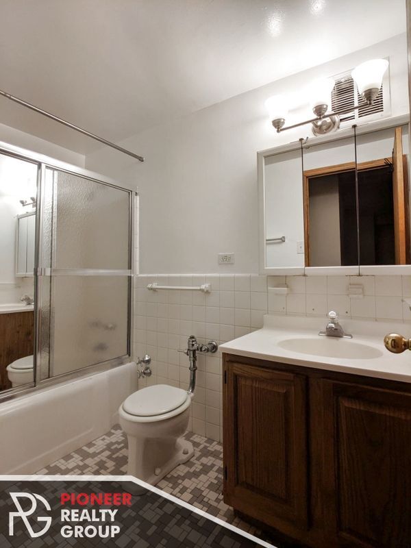 Building Photo - 4180 N Marine Dr