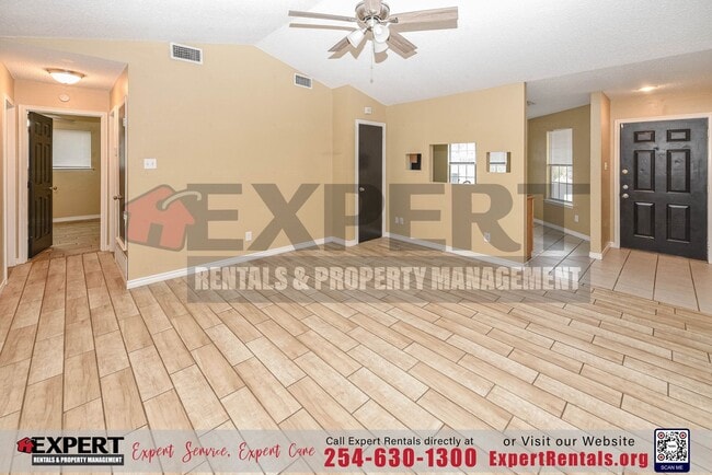 Building Photo - Charming Corner Lot Retreat: 3-Bedroom Hav...