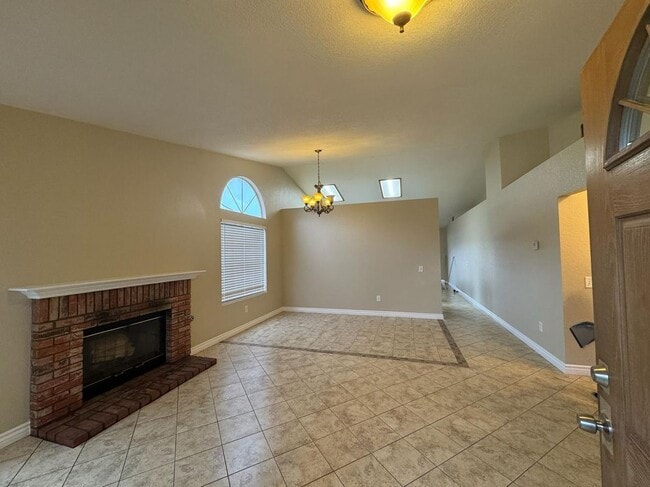 Building Photo - 4605 Acapulco St