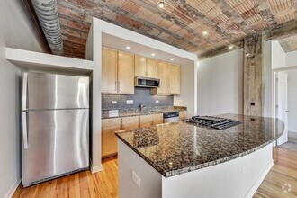 Building Photo - 2 bedroom in Chicago IL 60616