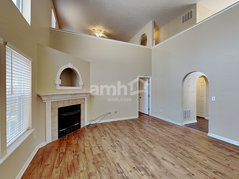 Building Photo - 4870 Bixby Ridge Dr E