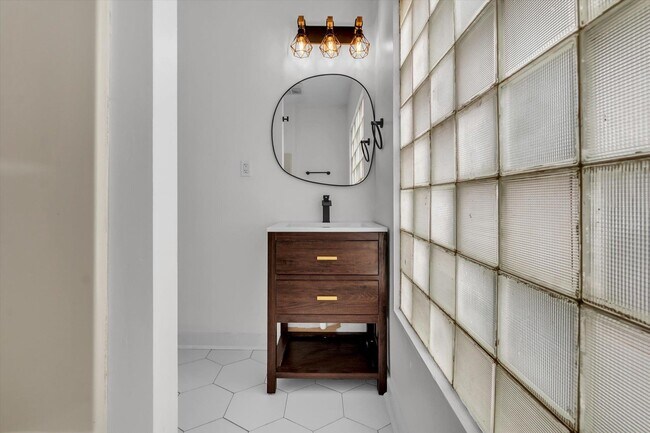 Building Photo - 2031 Central Ave