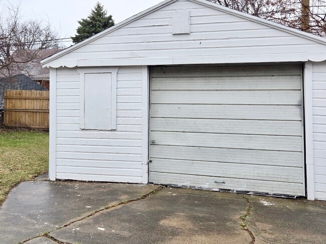 Building Photo - 20282 Westphalia St