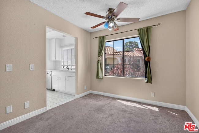Building Photo - 2554 Olive Dr