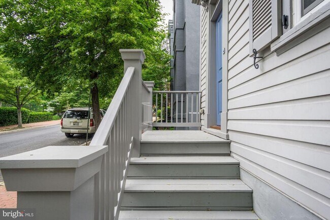 Primary Photo - 3329 Q St NW