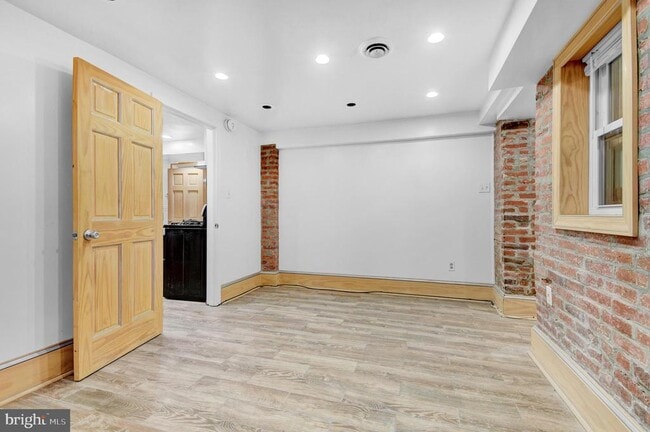 Building Photo - 1118 Girard St NW