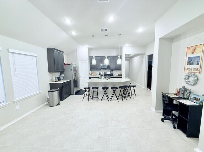 Building Photo - 8803 Oak Ivy Ln