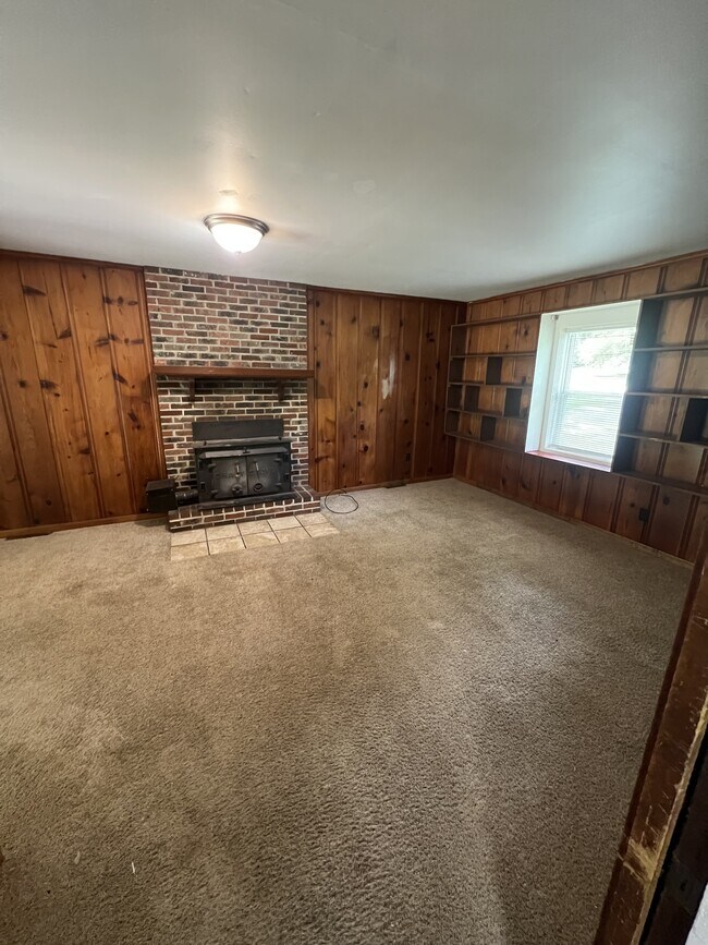 Building Photo - 206 Greenview Dr