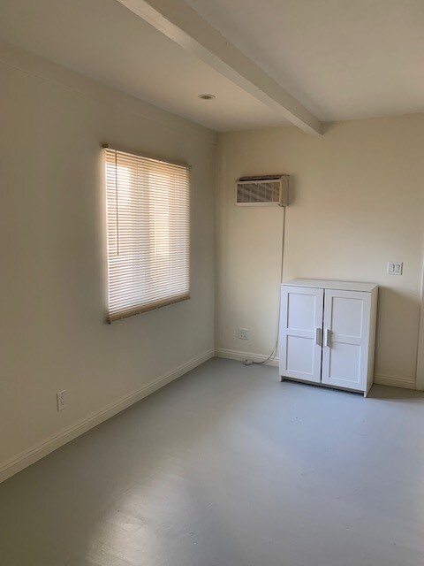 Building Photo - 222 Gull St