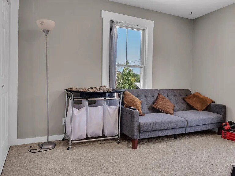 Building Photo - 280 Main St