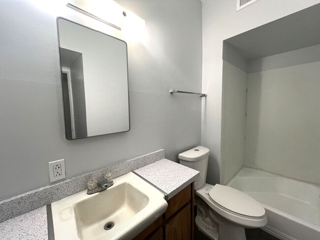 Building Photo - California4046