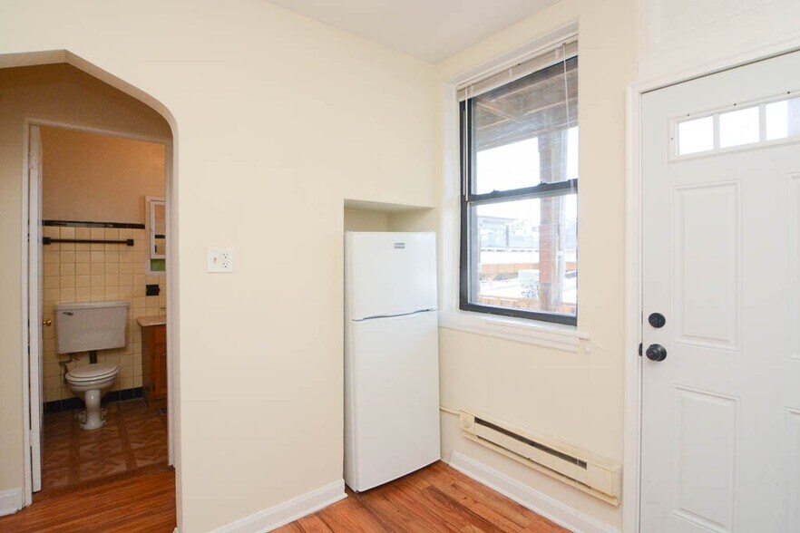 Building Photo - 4416 N Wolcott Ave