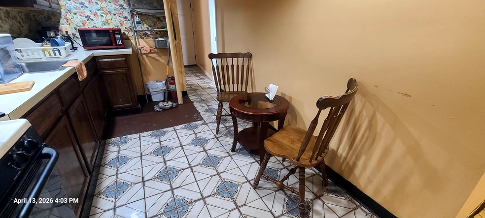 Kitchen table - 423 Upshur St NW