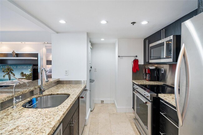 Building Photo - 540 Brickell Key Dr