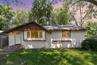 Building Photo - Spacious 5bed|2bath Home w/ Large Backyard & Garage