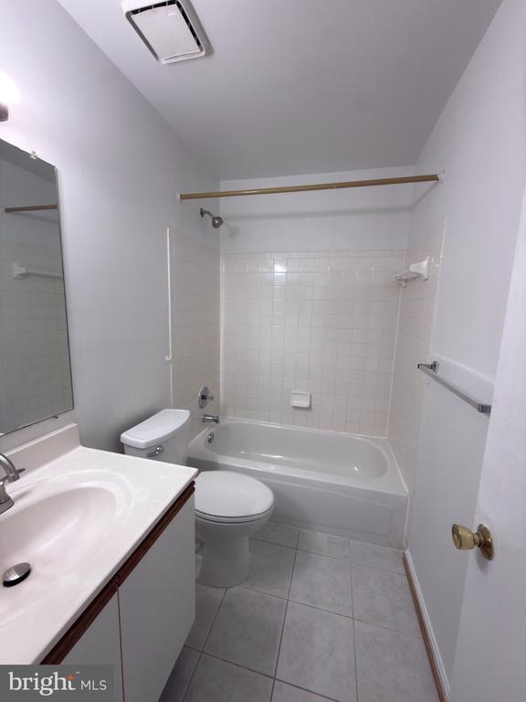 Building Photo - 46760 Hobblebush Terrace