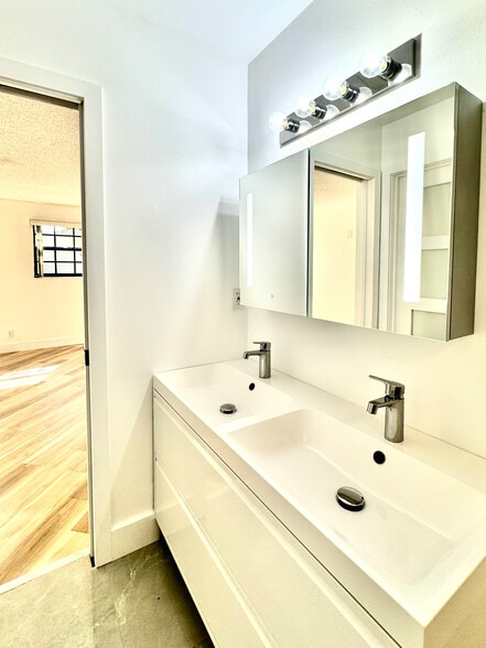 Building Photo - 9151 W Sunrise Blvd