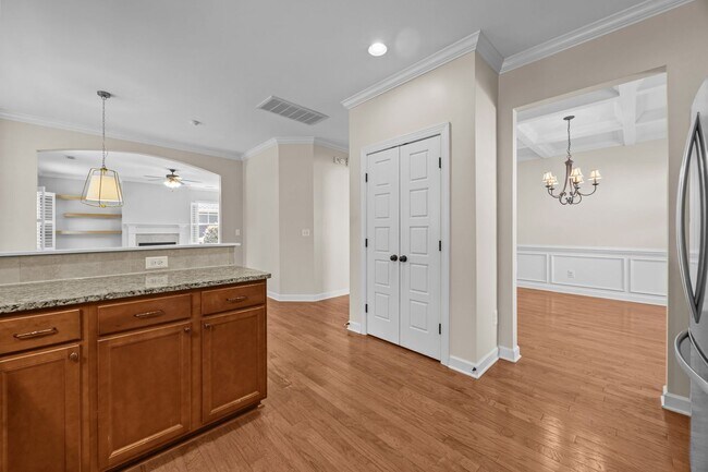 Building Photo - Welcome to Mimosa Bay!